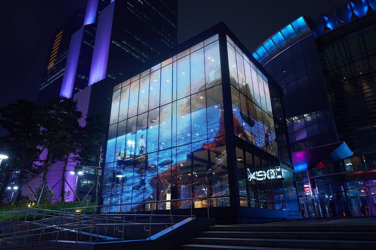LT_Series_Transparent_LED_Film_Display_Solution.jpg