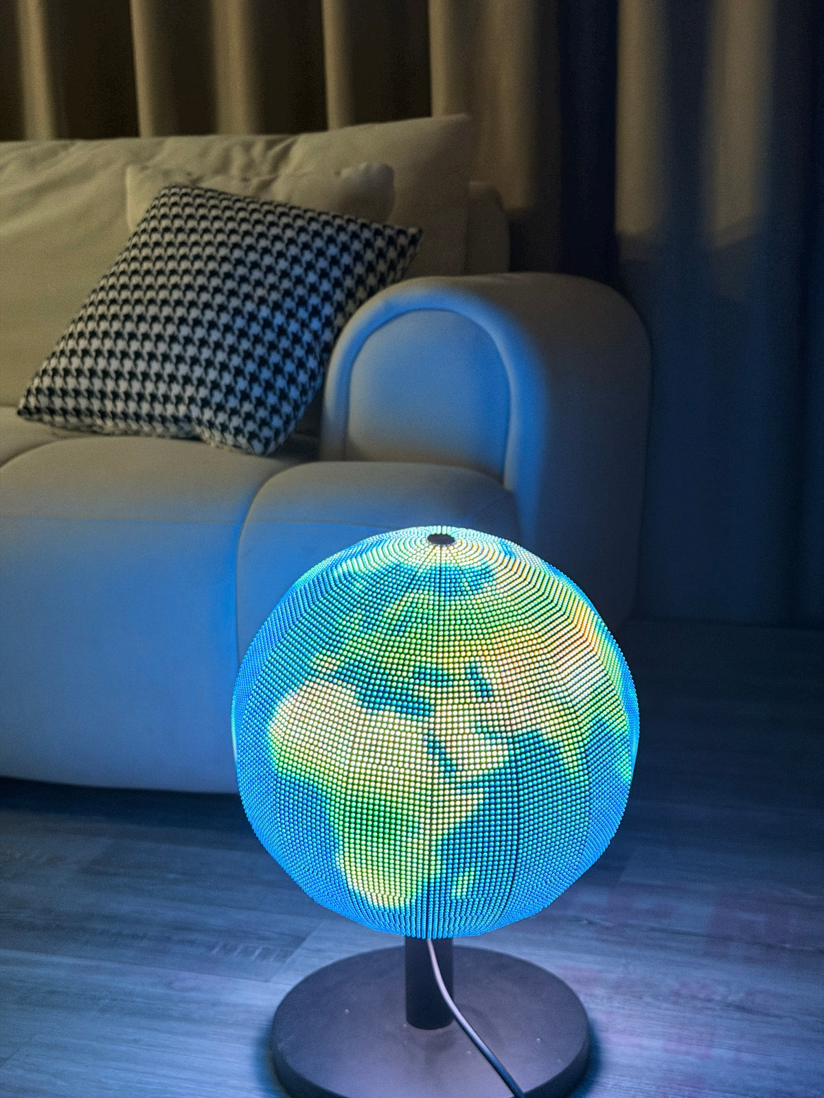 LS-I Small Indoor LED Ball Screen